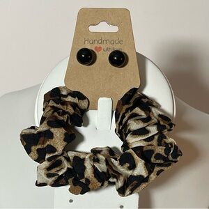 Handmade Black Stud Earrings Cheetah Print Scrunchie
Set, Hypoallergenic…​​